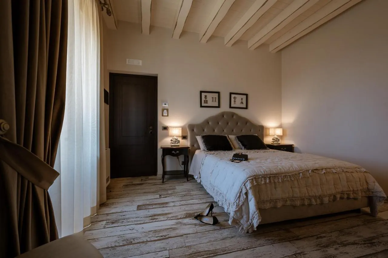 Donna Carolina Luxury Rooms Cefalù Italië